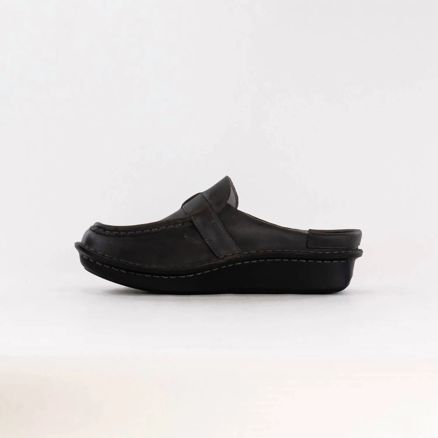 Women's Slip Ons In Oiled Ash